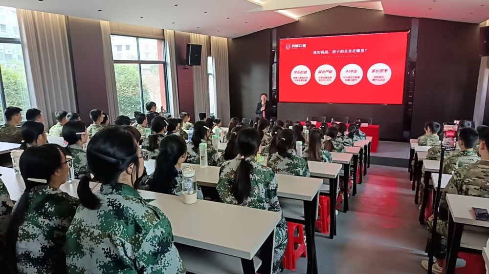 【楚风快讯】楚风军素胡院长为新生详解定向军士培养优势‌——以使命为帆，驶向强军新征程
