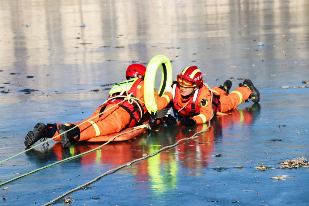 【楚风推荐】消防救援专业冬季训练：以严寒为砺，锻救援精